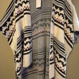 Women's Patterned Sweater - Black and White